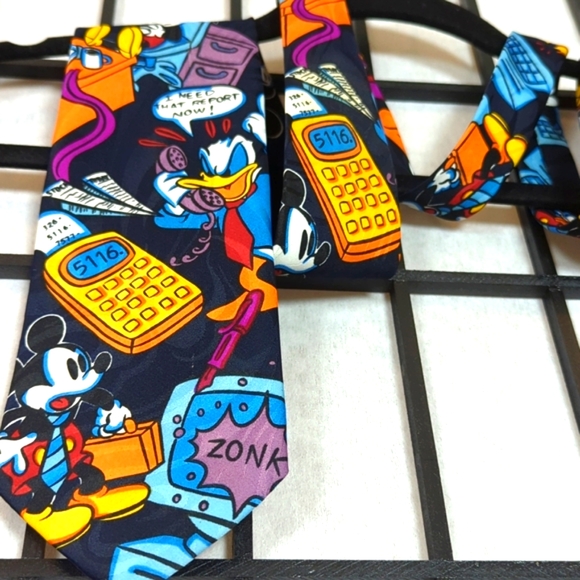 2/20 Vintage Disney Mickey Mouse and Donald Duck tie - Picture 2 of 5